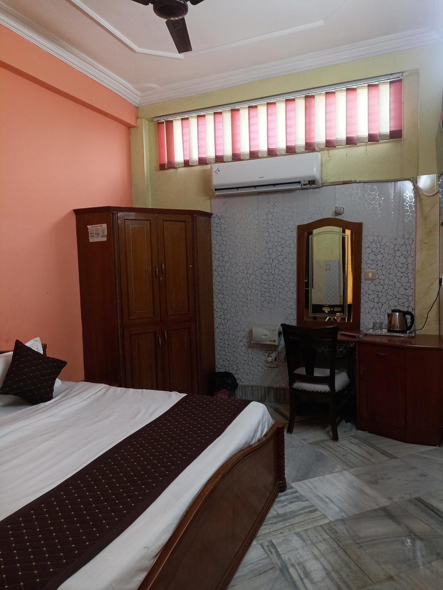 Hotel Riz Варанаси Экстерьер фото