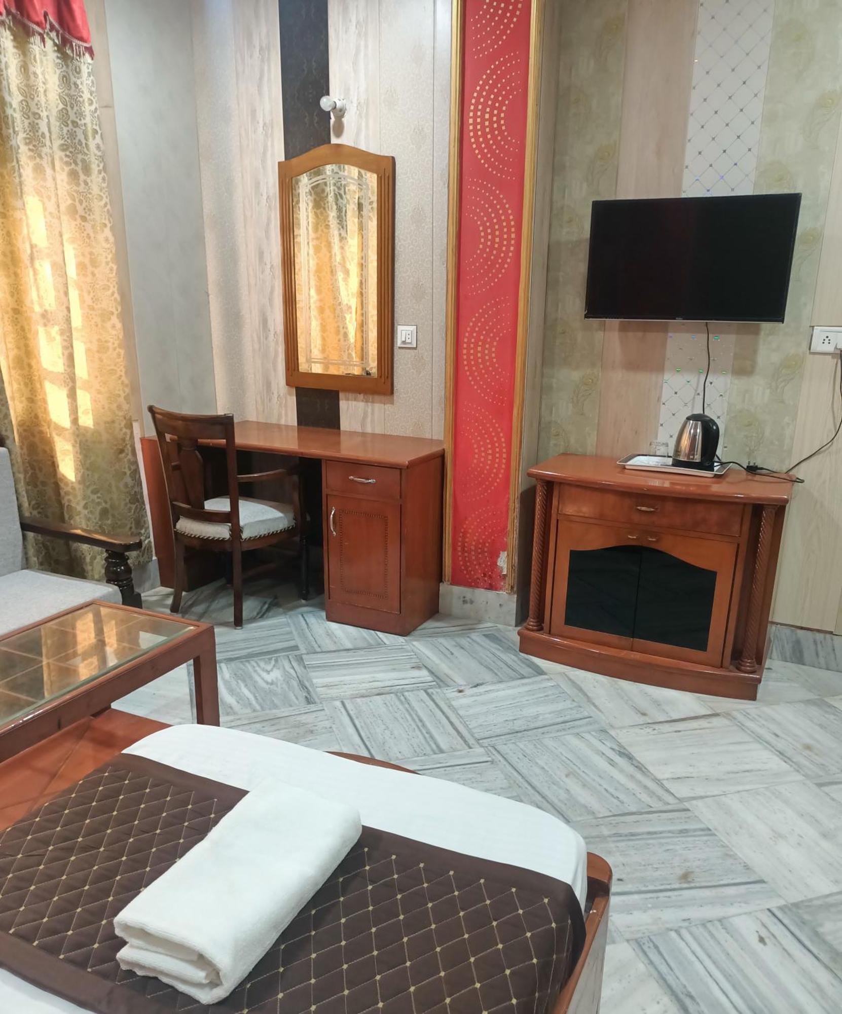 Hotel Riz Варанаси Экстерьер фото