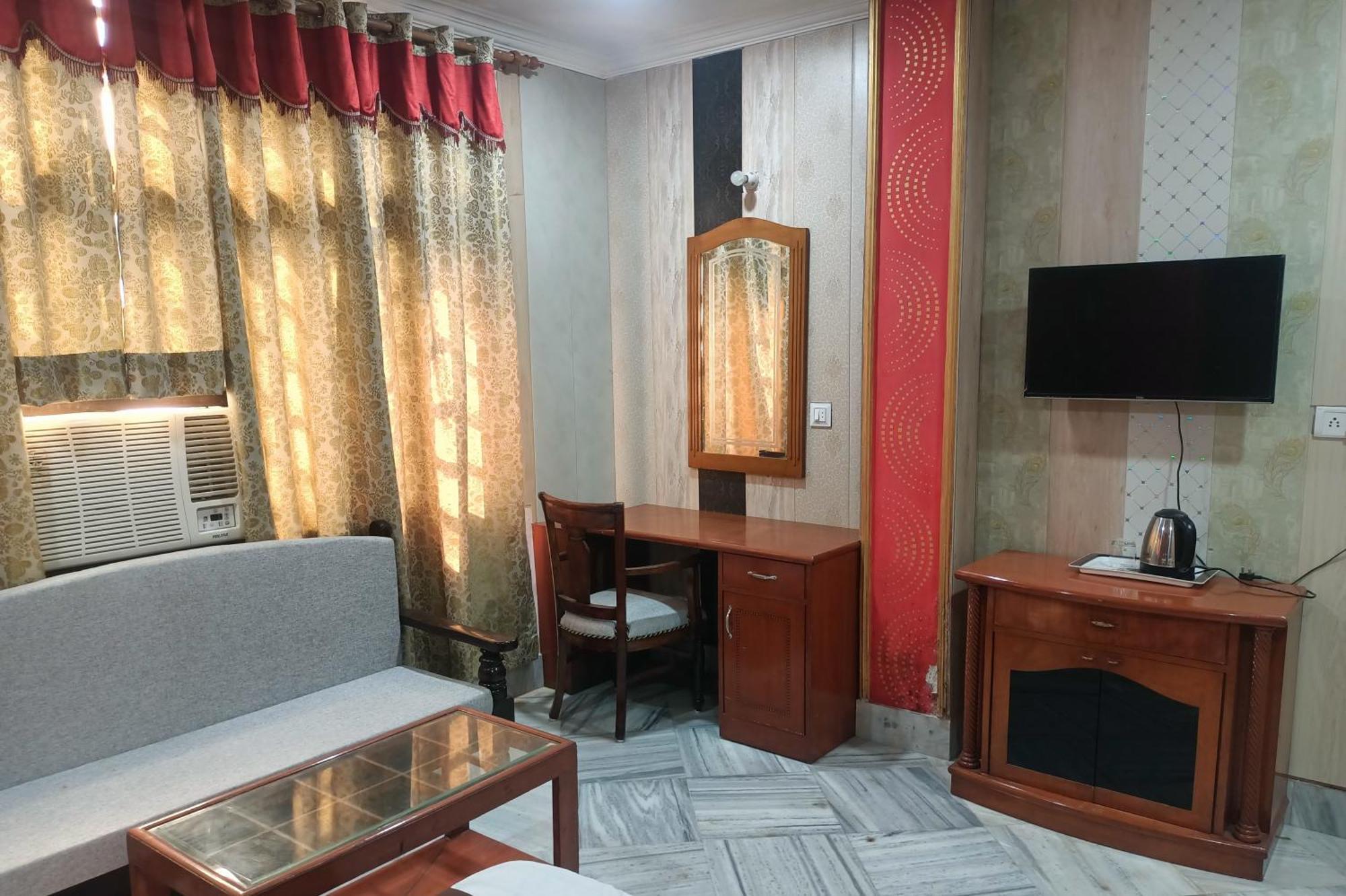 Hotel Riz Варанаси Экстерьер фото