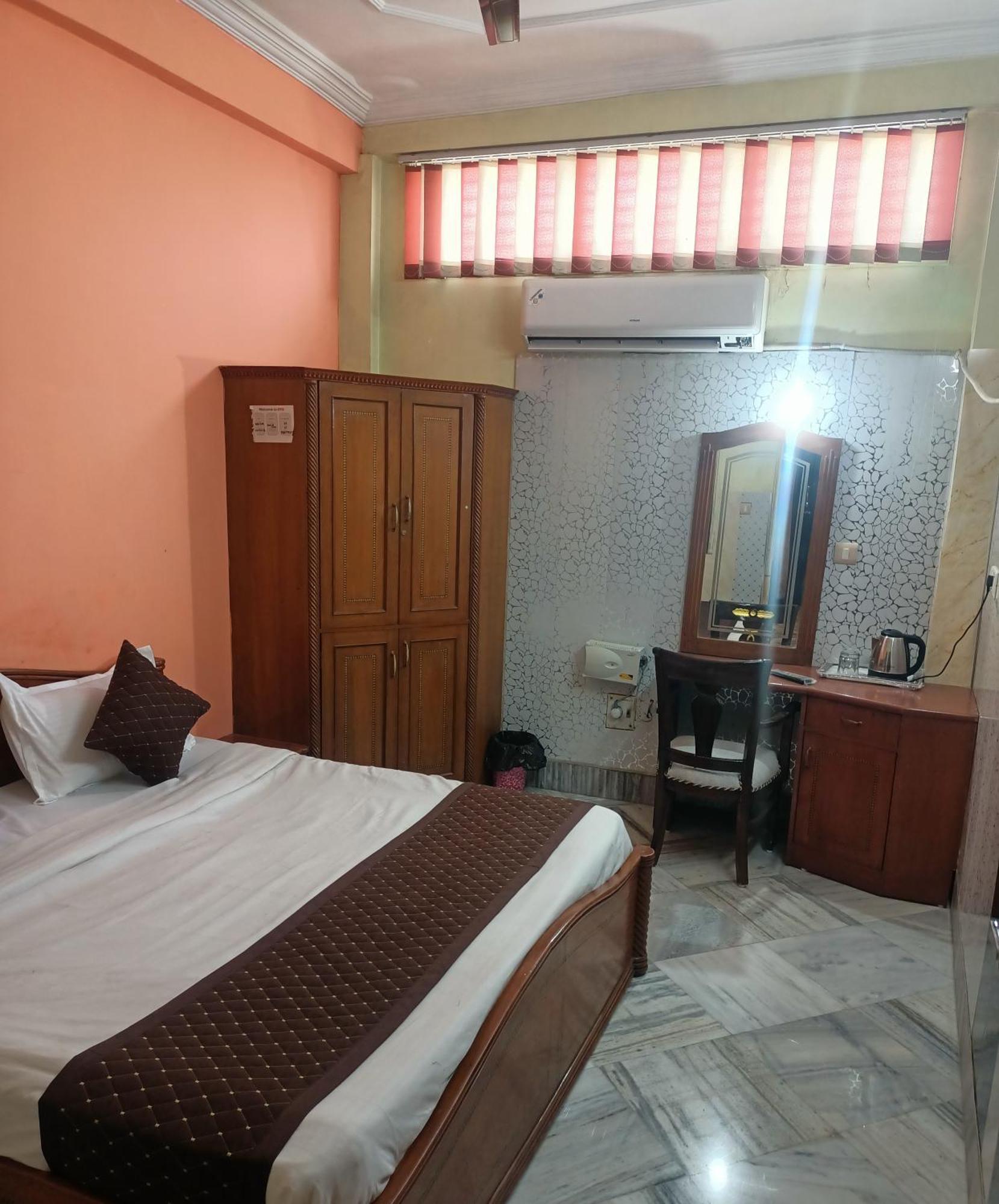 Hotel Riz Варанаси Экстерьер фото