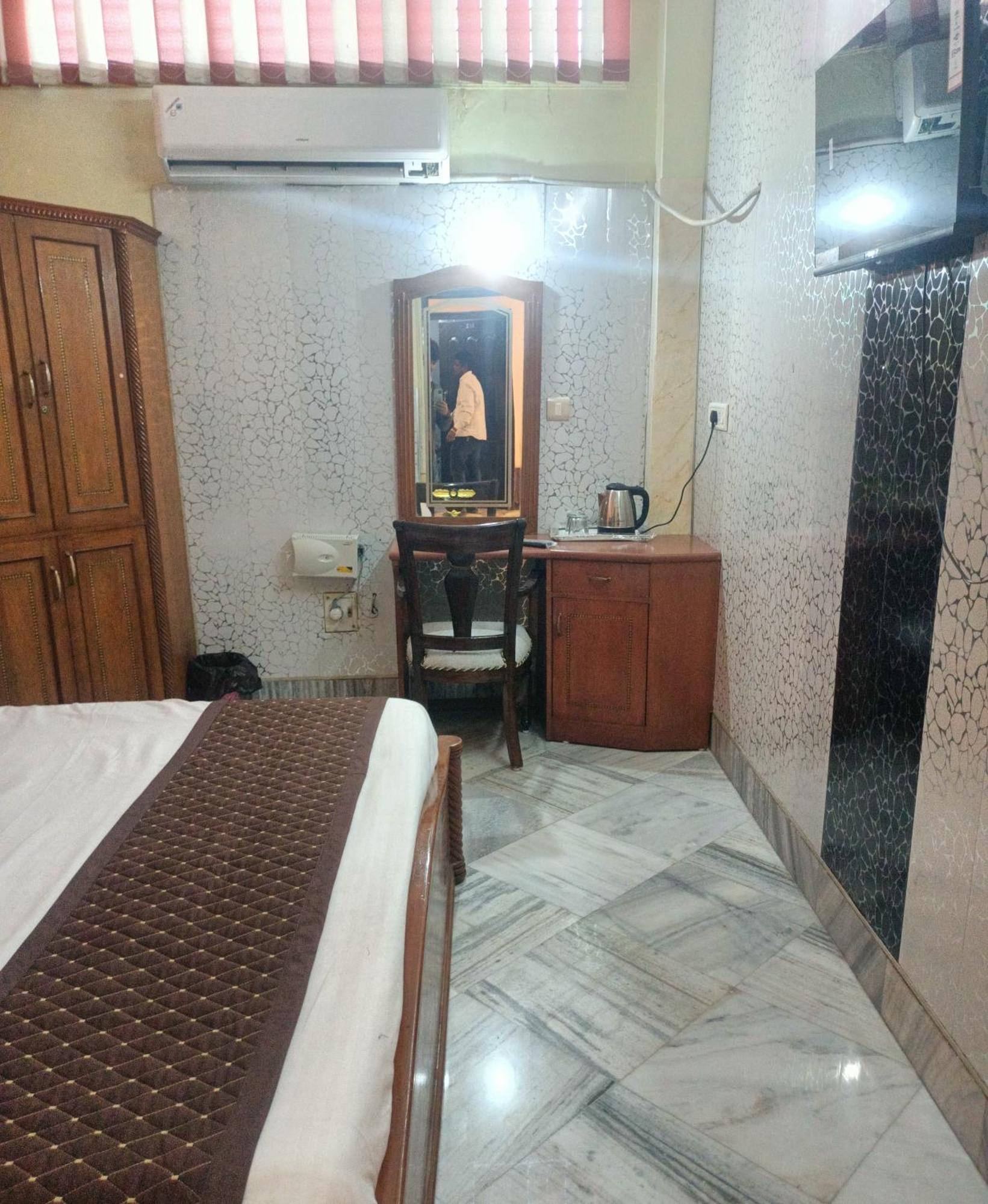 Hotel Riz Варанаси Экстерьер фото
