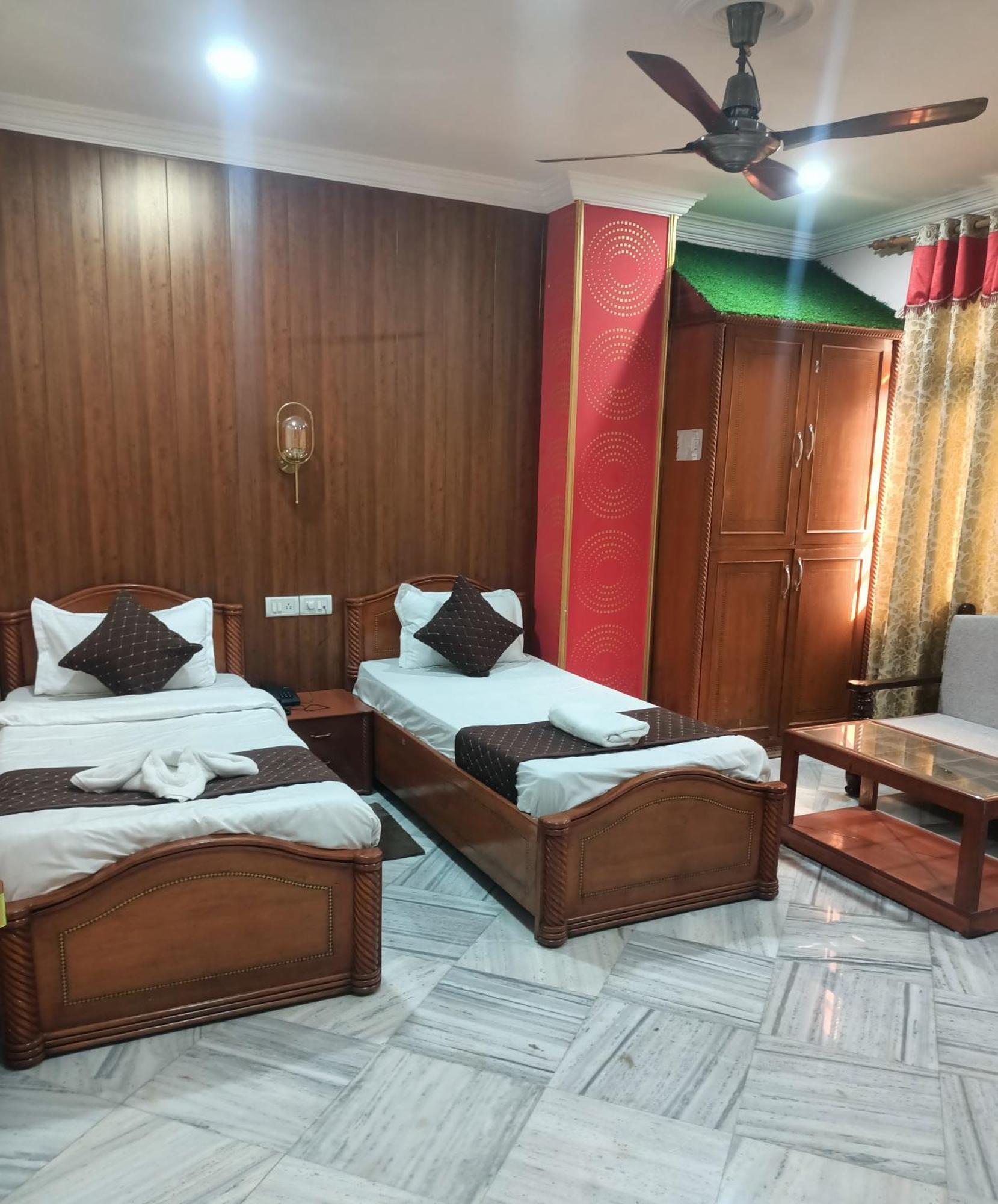 Hotel Riz Варанаси Экстерьер фото