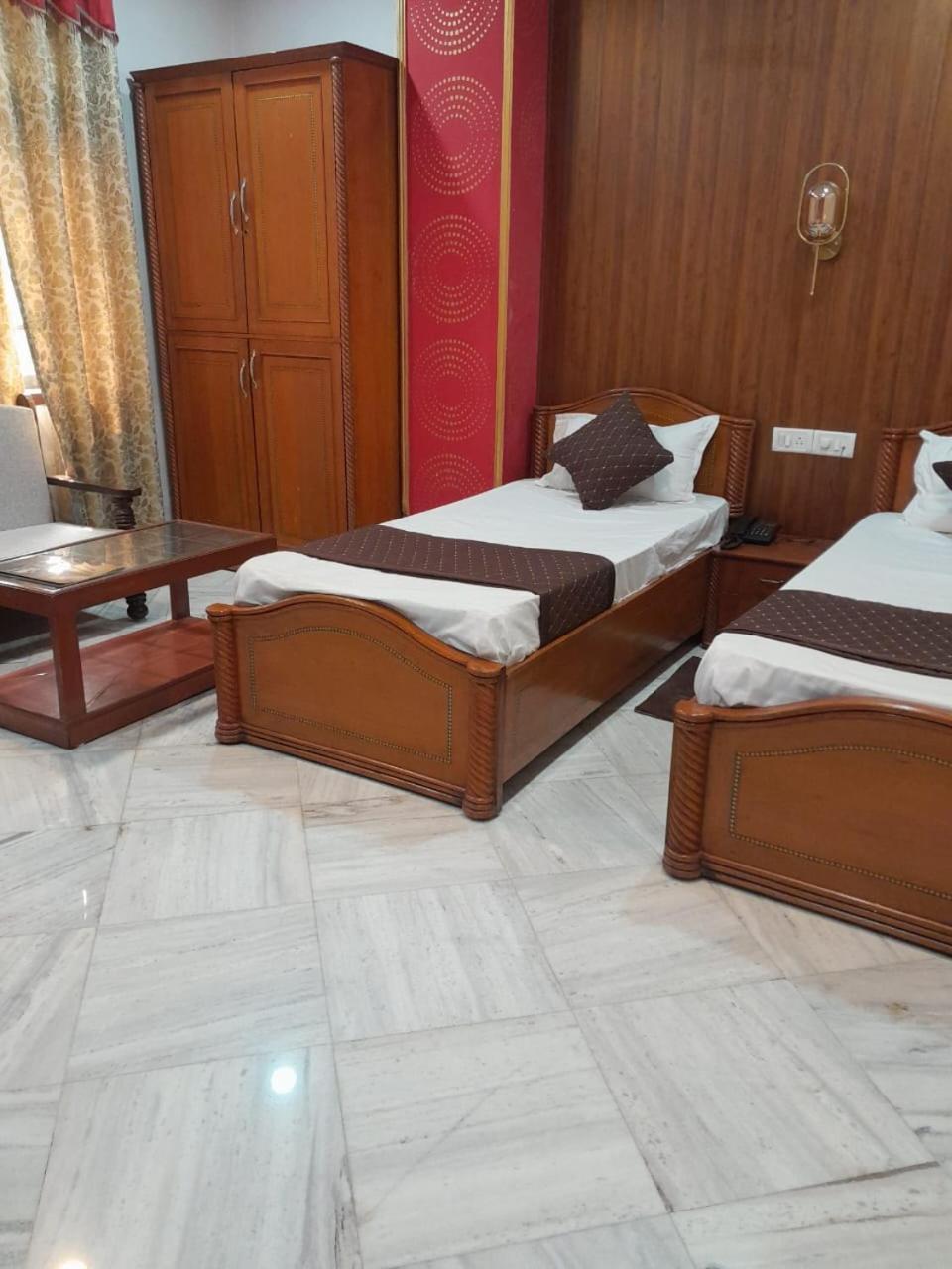 Hotel Riz Варанаси Экстерьер фото
