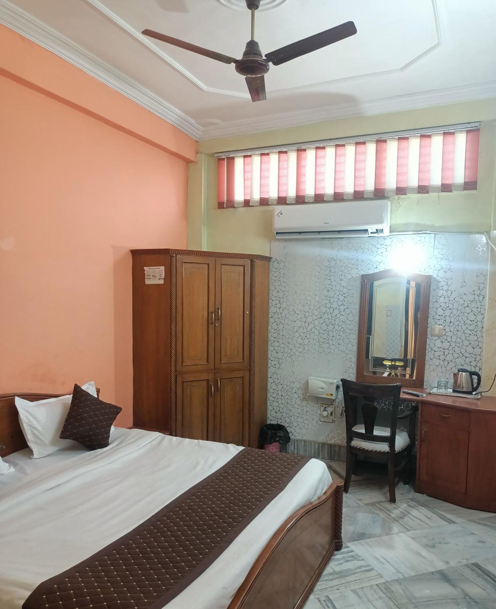 Hotel Riz Варанаси Экстерьер фото